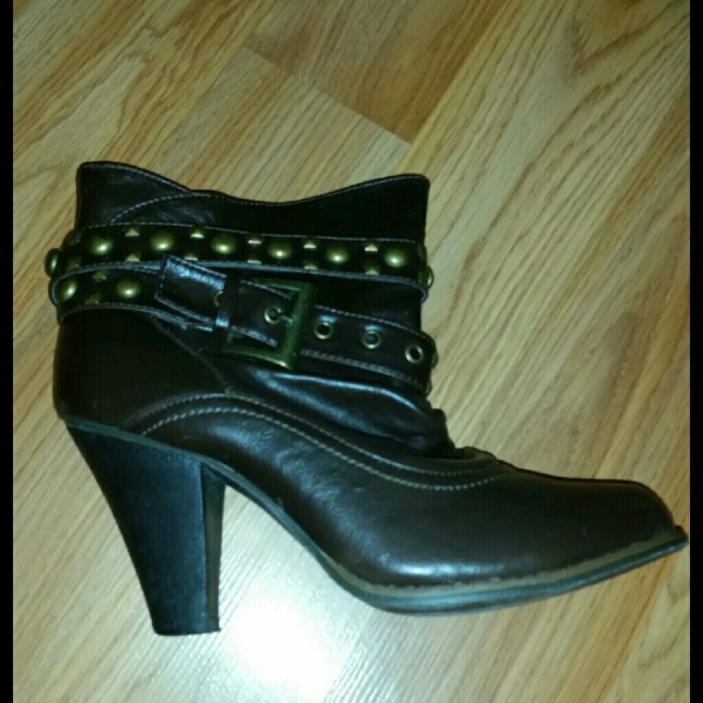 Red Circle brown ankle boots sz 9